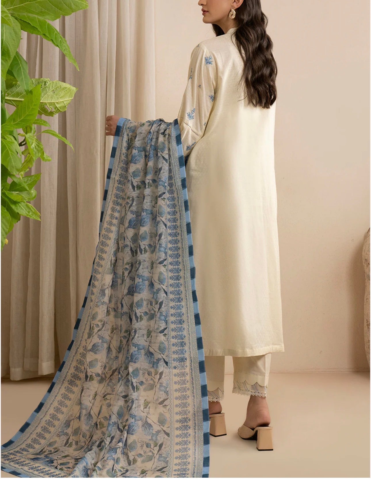 Elegant-Safa 3 Piece Embroidered Suit