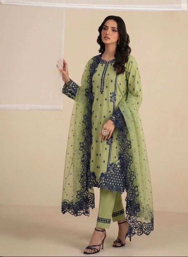 Embroided 3 pec dress